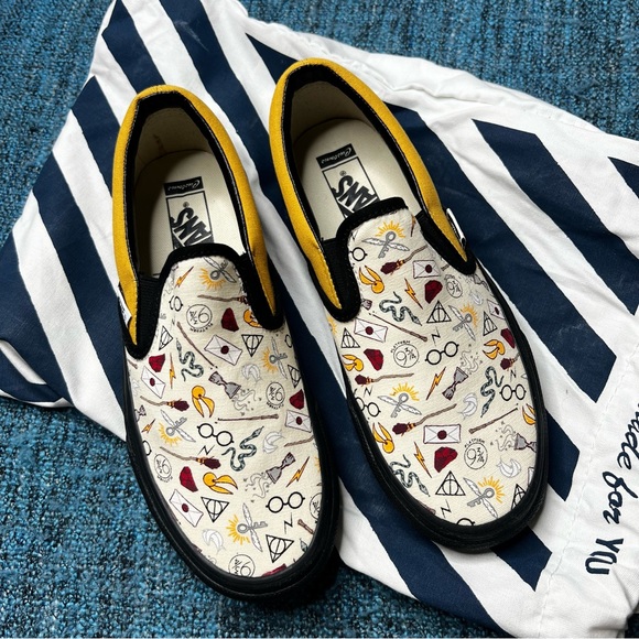 RARE Vans x Harry Potter Custom Slip On Sneakers Limited Edition Hufflepuff - Picture 2 of 10